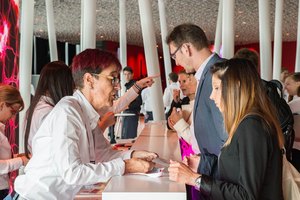 Networking auf Messestand