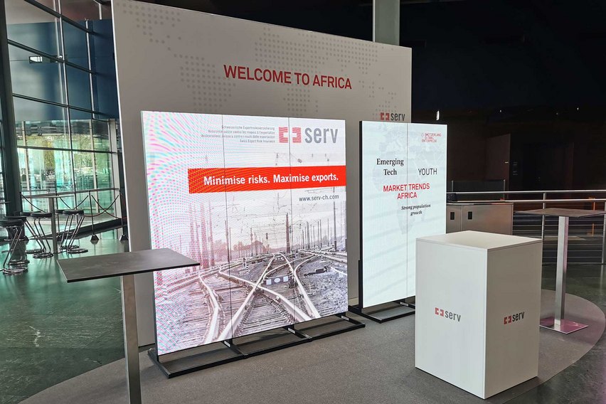 Die meisten Events haben vor und nachgelagert nur sehr wenig Zeit um zu installieren und abzubauen. Unsere mobilen LEDmotion Konzepte werden gerade dieser Anforderung gerecht. Zudem haben wir eine geeignete Anzahl in Miete für Sie und Ihren Event zur Verfügung