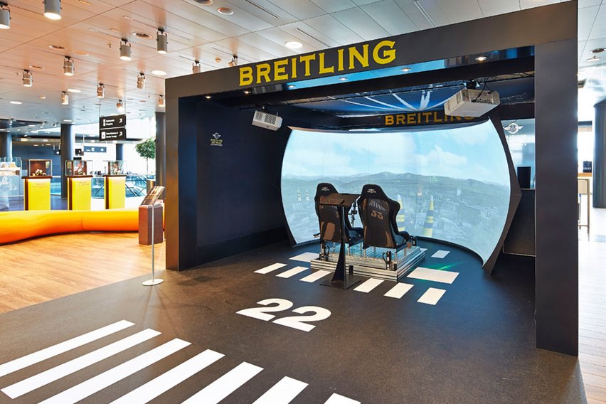 Messeauftritt von Breitling: Flugsimulator am Flughafen Zürich.