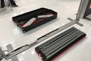 Display-Standkomponenten und Tragetasche