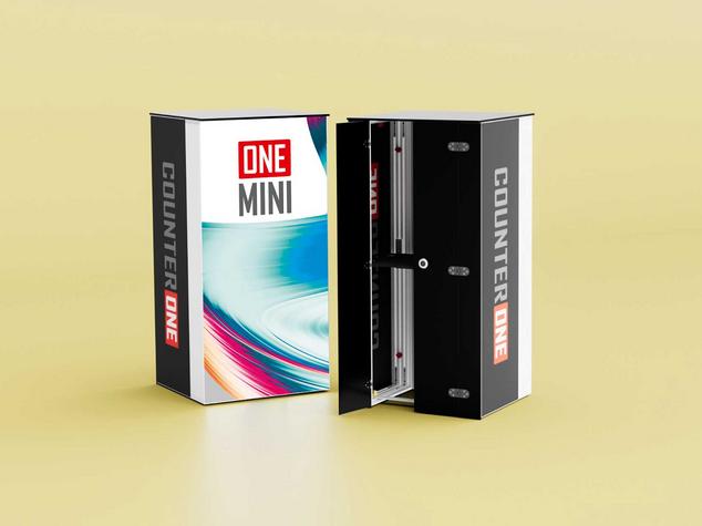 Ein Verkaufsstand steht geöffnet auf gelbem Hintergrund.