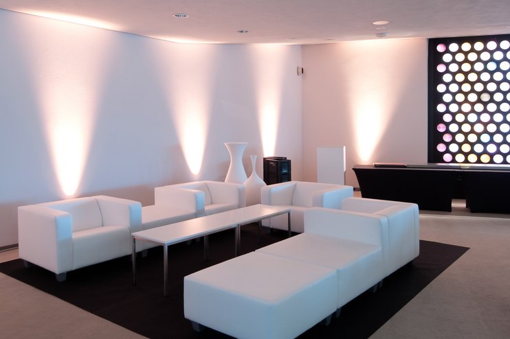 Lounge und Beleuchtung mieten