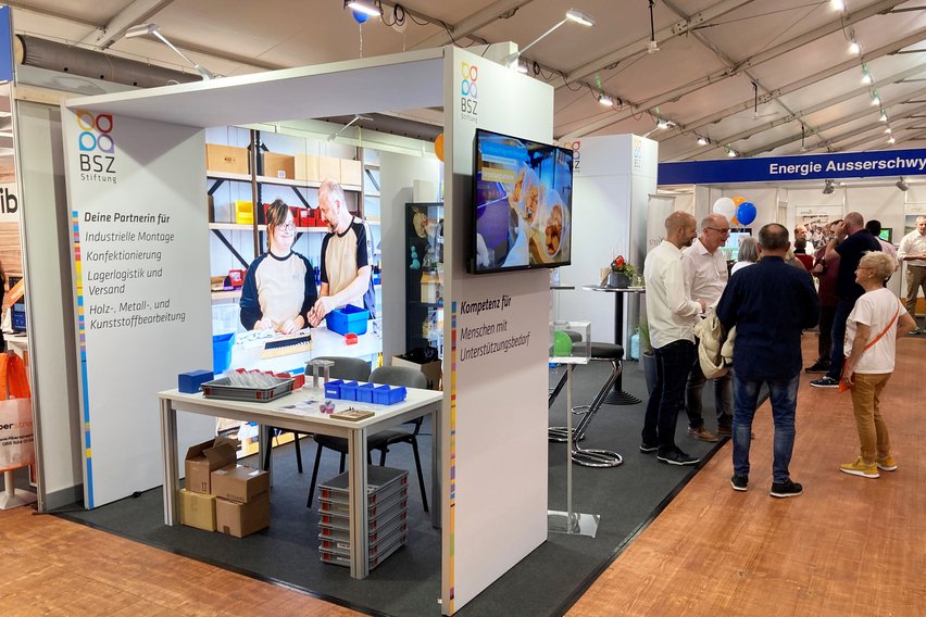 Selbst bauen. Mit dem Panoramic Messestandsytem ein einfaches Unterfangen. Perfekt um an Gewerbemessen teilzunehmen