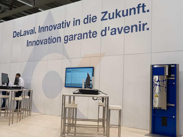 Innovativ in die Zukunft. Mit diesem Slogan und einem dazu inszenierten Messebau an der Agrama 2022 punktet Delaval bei den zahlreichen Besucherinnen und Besucher aus der Landwirtschaft