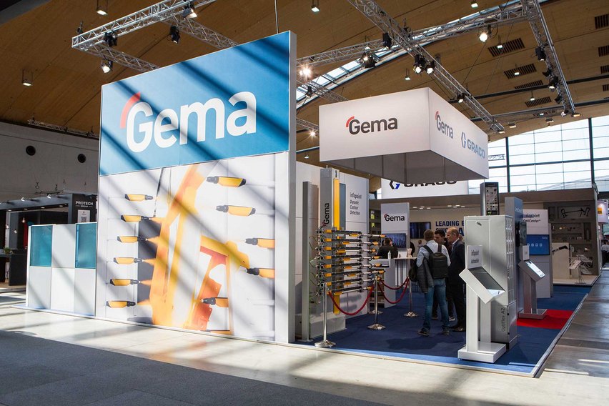 Hallenlicht einmal anders in das Design eingebunden. Oder: Learning over the Years! Tageslicht durch die Decke kann störend oder auch verzückend sein.