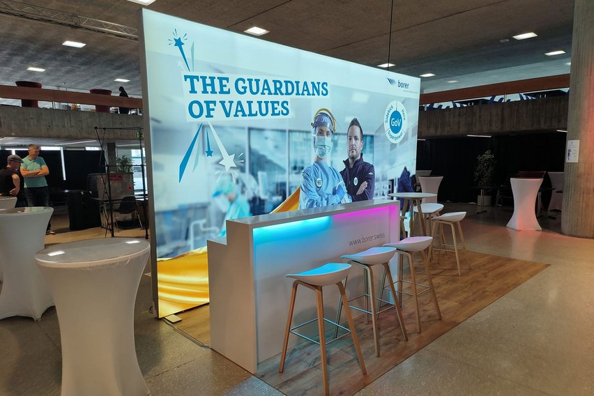 Alle Grössen unserer populären Leuchtwand gibt es in Miete von 100 x 200 cm bis 500 x 300 cm