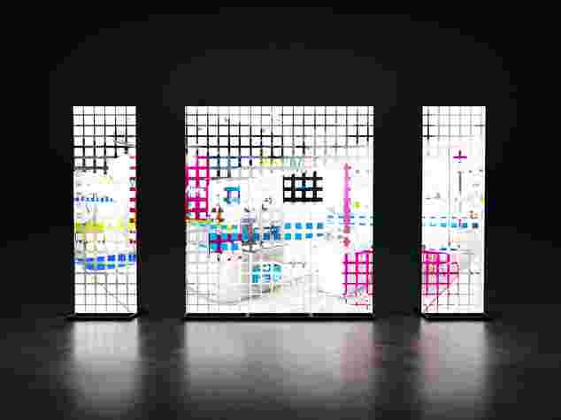 Moderne Messestand-Displays mit leuchtenden Farben und abstrakten Mustern