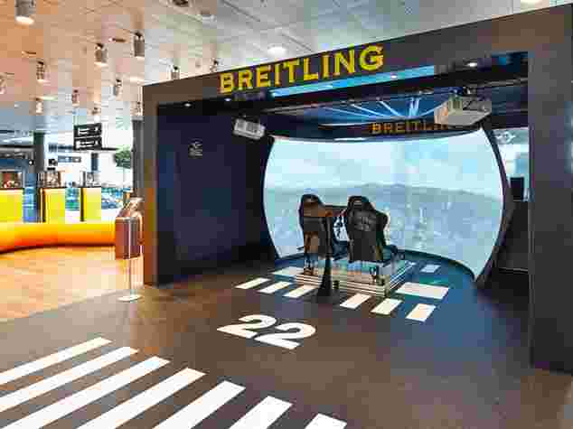 Messeauftritt von Breitling: Flugsimulator am Flughafen Zürich.