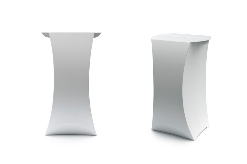 faltbarer Stehtisch. Format: 65x53x109 cm (B/T/H)