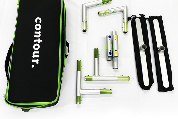 Ein Leichtgewicht durch und durch. Das Aluminium Rundrohr passt mit dem faltbaren Stoff in diese Schultertasche. 