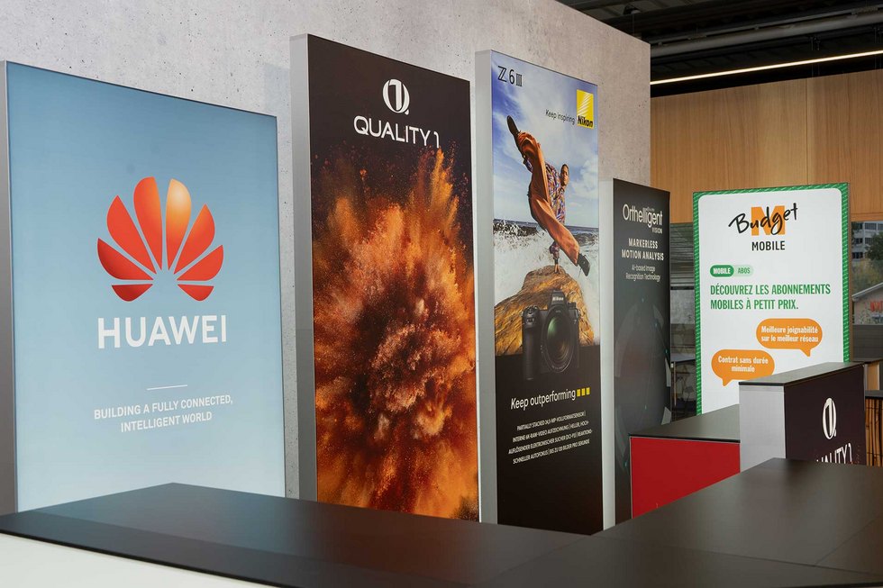 Grösste Auswahl Europas Werbetafeln verschiedener Marken.