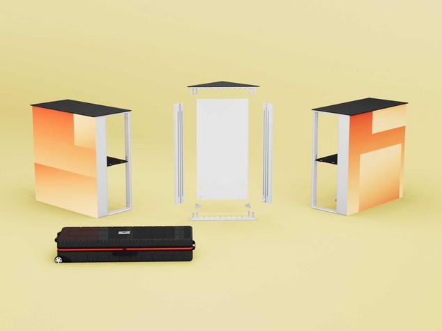 Drei modulare Möbelstücke und ein Werkzeugkoffer.