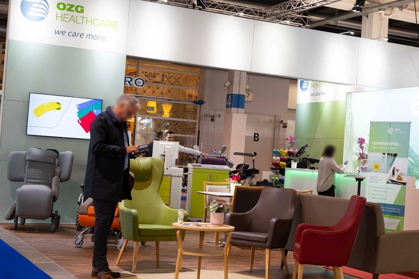 Standbau für die Präsentation von Einrichtungen für Heime und Spitäler an der IFAS 2022