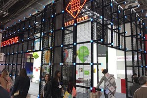 Moderne Messestand Beleuchtung und Beschilderung