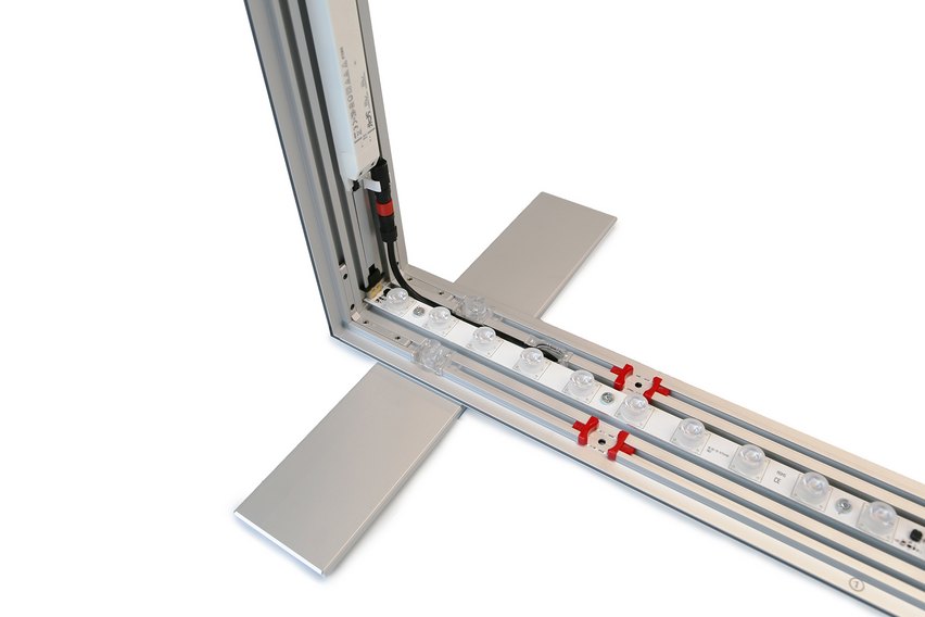 Die massive Fusskonstruktion garantiert einen festen und stabilen Stand