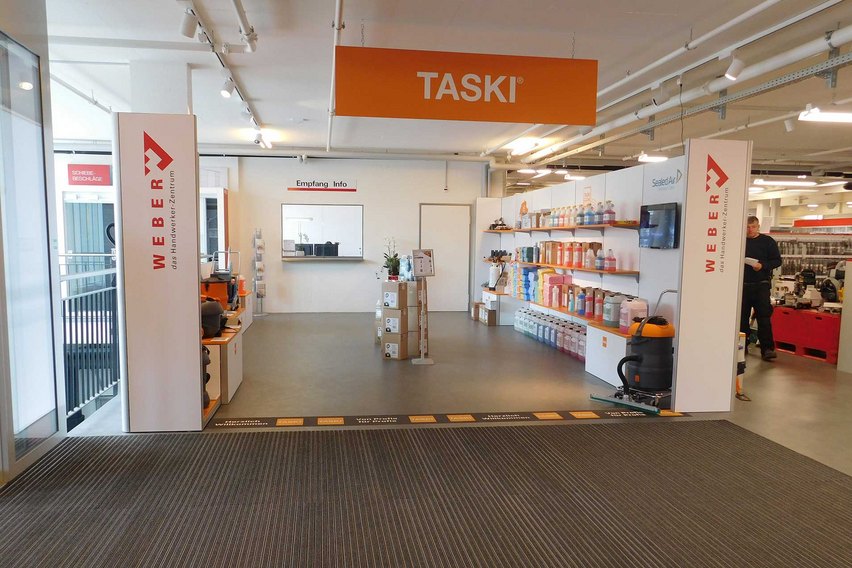 TASKI Promotion im Eingangsbereich des Weber Handwerker Zentrums in Chur